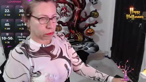 CHAYLA VICTORIA RUIZ  online show from November 1, 9:11 am