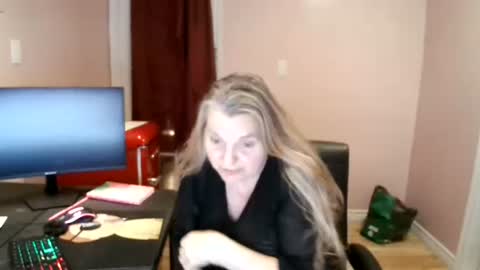 Snapshot of chealsiek chatting on October 27, 12:15 am chealsiek online show from October 27, 12:15 am