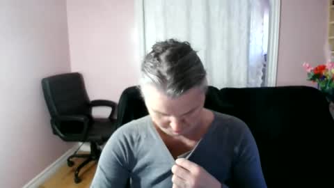 chealsiek online show from May 22, 3:39 pm
