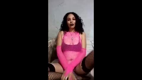 chechu261084 online show from May 7, 10:15 pm