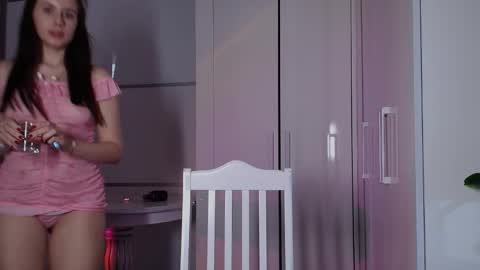 Snapshot of cheekypie_ chatting on June 1, 1:46 pm Amelia online show from June 1, 1:46 pm