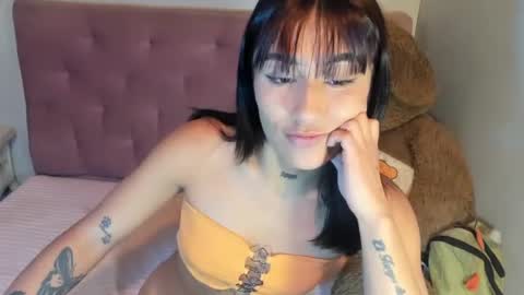 Snapshot of chellfox chatting on May 13, 4:10 am Chell online show from May 13, 4:10 am
