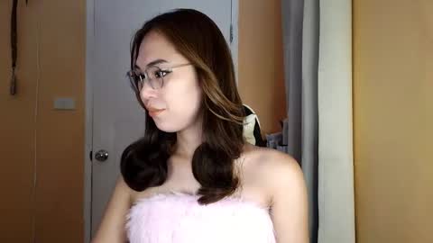 chelly4u69 online show from February 13, 2:40 am