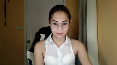 chelly4u69 online show from March 25, 11:55 pm