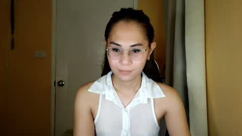 chelly4u69 online show from April 3, 10:19 pm