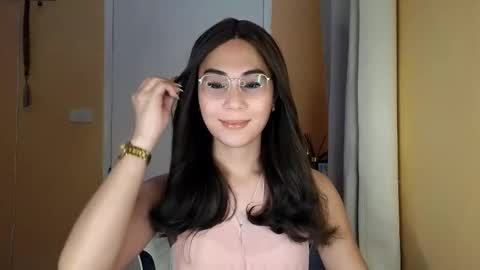 chelly4u69 online show from April 4, 10:57 am