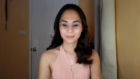 chelly4u69 online show from April 8, 10:48 am