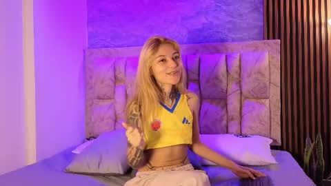 Snapshot of chelsea_dalea chatting on June 21, 8:22 pm chelsea_dalea online show from June 21, 8:22 pm