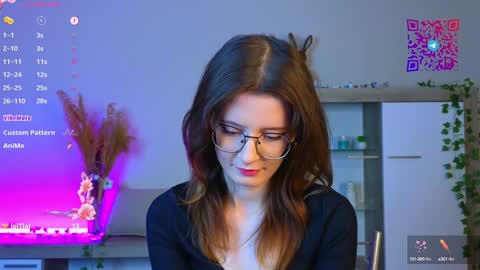 Mona online show from December 6, 3:22 pm