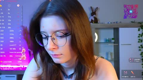 Mona online show from December 9, 6:14 pm