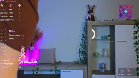 Mona online show from December 10, 9:33 pm