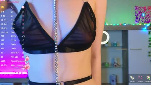 Mona online show from December 14, 3:04 pm