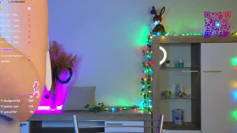 Mona online show from December 30, 6:05 pm