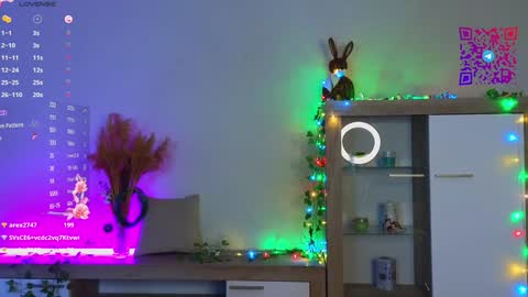 Mona online show from January 10, 6:06 pm