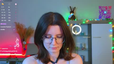 Mona online show from February 1, 9:29 pm