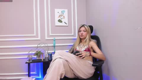 Snapshot of chelseadalea chatting on December 5, 1:25 am Chelsea online show from December 5, 1:25 am