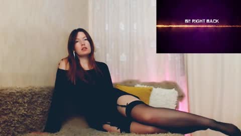 Snapshot of chelsey_rayne chatting on March 11, 2:40 pm Instagram faroffland online show from March 11, 2:40 pm