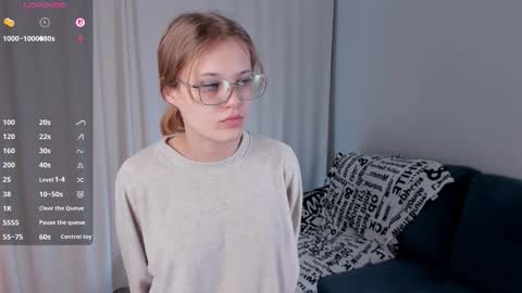 Snapshot of cherrieaxson chatting on December 4, 11:30 am Anna online show from December 4, 11:30 am