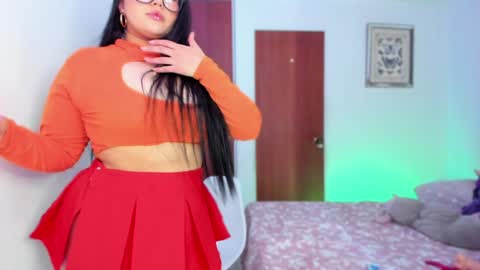 Snapshot of cherries_and_wine_ chatting on January 9, 8:01 pm cherries_and_wine_ online show from January 9, 8:01 pm