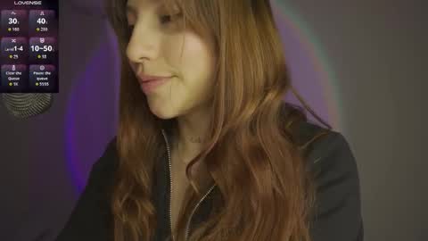 Snapshot of cherry__peach chatting on September 26, 11:09 pm Holly online show from September 26, 11:09 pm