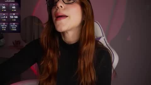 Snapshot of cherry__peach chatting on October 30, 10:21 pm Holly online show from October 30, 10:21 pm