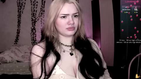 Snapshot of cherry_elfcat chatting on November 15, 8:00 am cherry_elfcat online show from November 15, 8:00 am