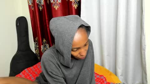 Snapshot of cherry_falls chatting on May 27, 8:50 pm cherry_falls online show from May 27, 8:50 pm
