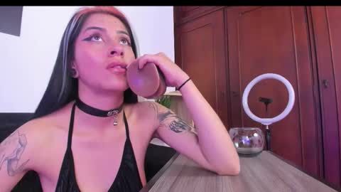 Snapshot of cherry_jenklins8 chatting on November 3, 3:02 pm cherry_jenklins8 online show from November 3, 3:02 pm