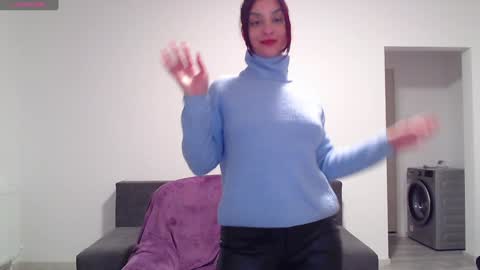 Snapshot of cherry_pie95 chatting on December 6, 1:07 am Sherry online show from December 6, 1:07 am
