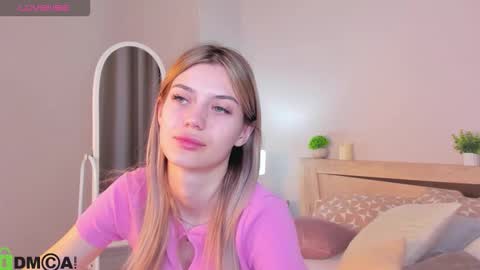 cherry_pr1ce online show from December 14, 11:53 pm