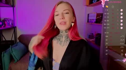 Snapshot of cherry_roxy chatting on October 5, 8:29 pm Roxy online show from October 5, 8:29 pm