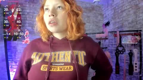 Snapshot of cherry_xoxx chatting on September 10, 11:32 am online show from September 10, 11:32 am