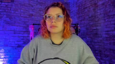 Snapshot of cherry_xoxx chatting on September 12, 11:21 am online show from September 12, 11:21 am