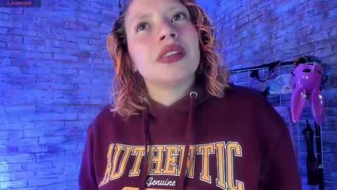 Snapshot of cherry_xoxx chatting on September 20, 11:33 am online show from September 20, 11:33 am