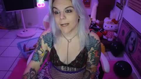 Snapshot of cherryb0mbb0mb chatting on February 1, 9:21 am CherryBombBomb online show from February 1, 9:21 am