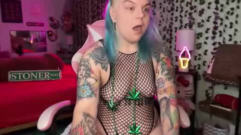 Snapshot of cherryb0mbb0mb chatting on April 19, 5:29 am CherryBombBomb online show from April 19, 5:29 am