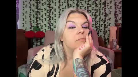 Snapshot of cherryb0mbb0mb chatting on May 30, 7:05 am CherryBombBomb online show from May 30, 7:05 am