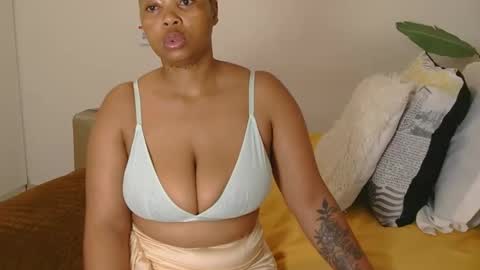 Snapshot of cherrybabexx chatting on December 23, 8:00 am Cherrybabe online show from December 23, 8:00 am