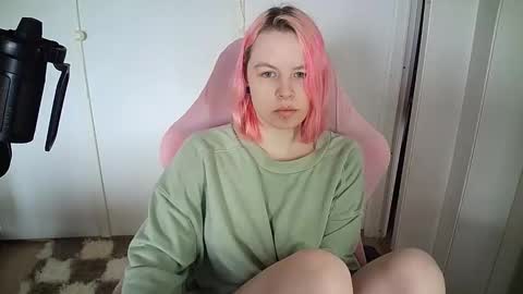 cherrybaby_0 online show from May 14, 7:37 am
