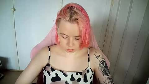 cherrybaby_0 online show from June 9, 1:01 pm