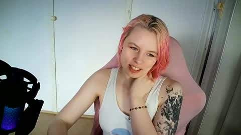 cherrybaby_0 online show from June 14, 1:35 pm