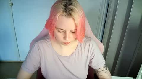 cherrybaby_0 online show from June 17, 2:07 pm