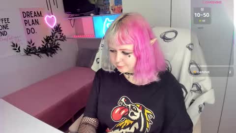 Sarah online show from February 24, 9:24 pm