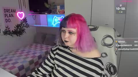 Sarah online show from March 6, 9:33 pm