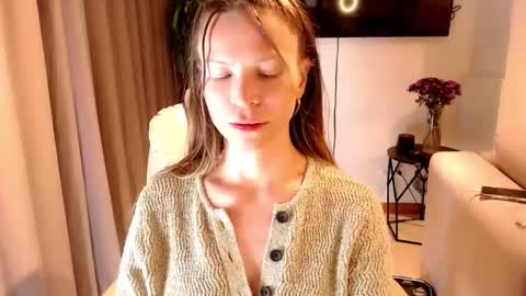 Snapshot of cherrycoloured chatting on March 7, 8:22 am Anna online show from March 7, 8:22 am