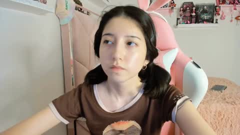 Snapshot of cherrymafer666 chatting on January 19, 8:39 am cherrycute666 online show from January 19, 8:39 am