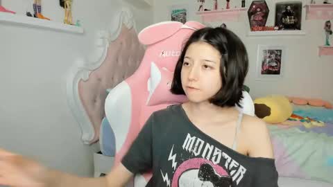 cherrycute666 online show from May 3, 1:33 am