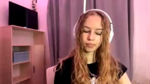 Evie online show from October 15, 5:18 am