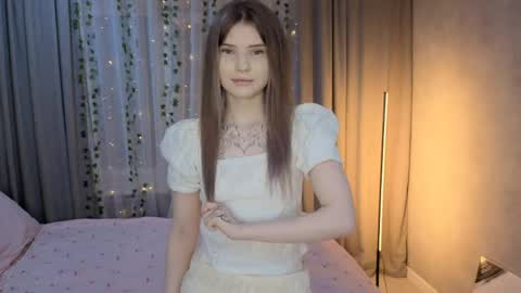 aroline online show from April 15, 2:13 pm