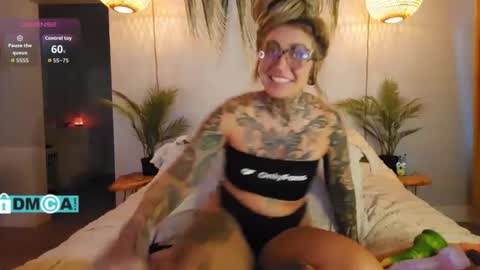 Chevi Blue online show from December 1, 1:38 pm